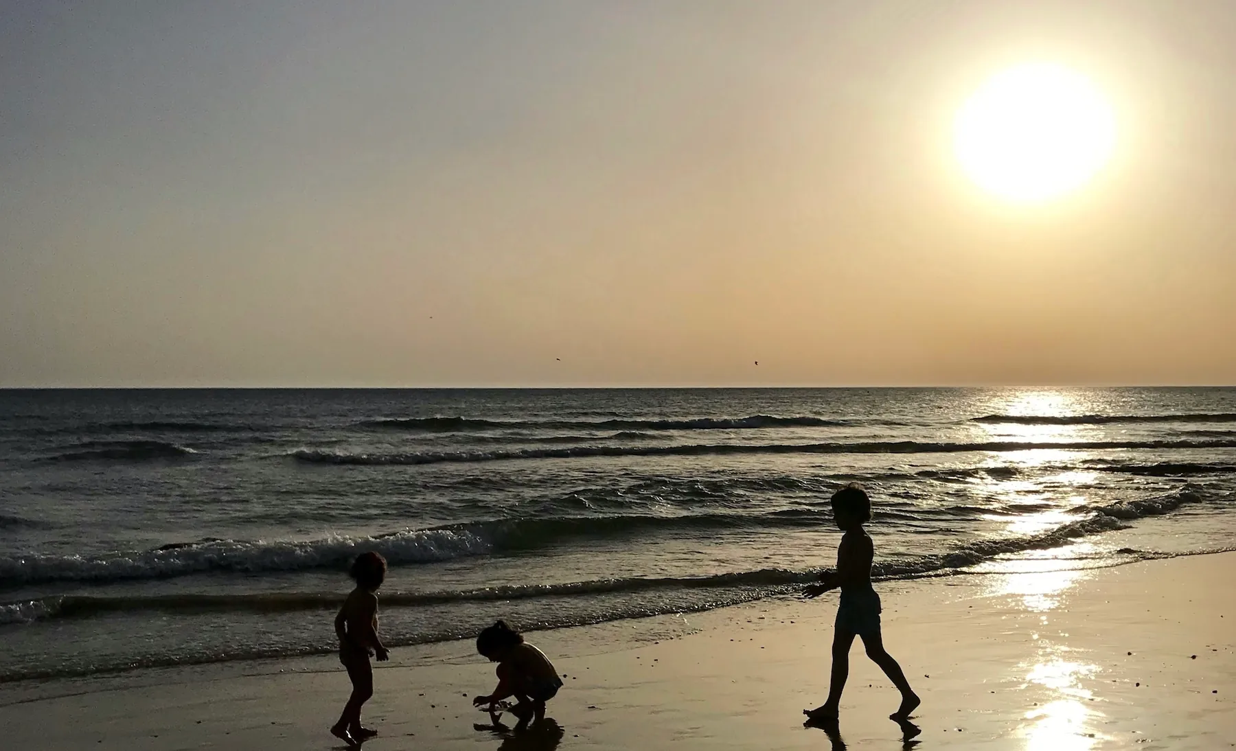 Foto de fondo de niños en playa